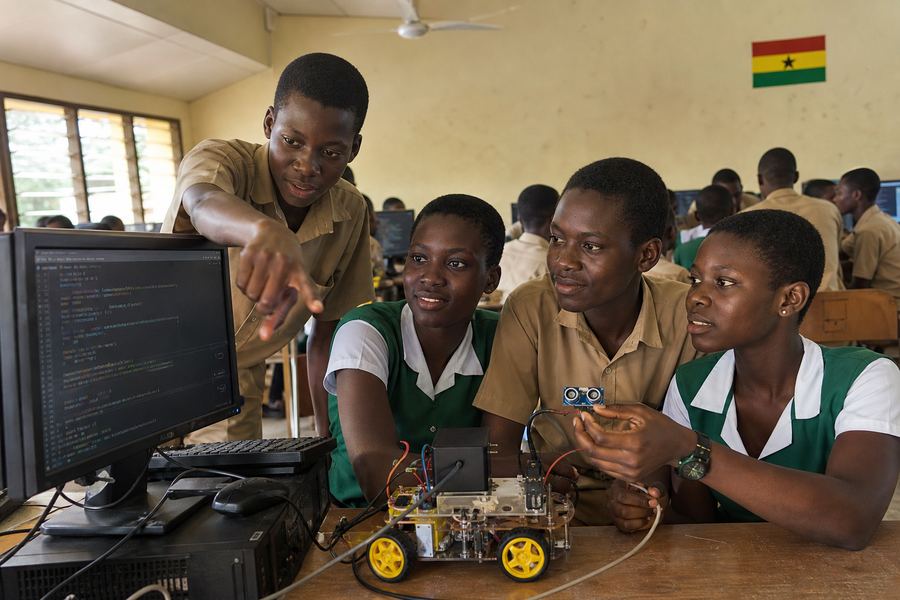 Ghanaian JHS students in a computer and robotics lab